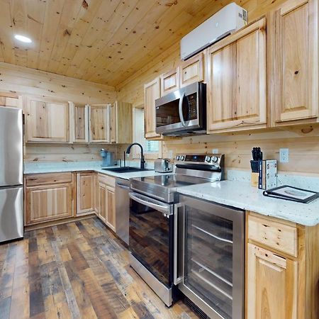Whiskey Barrel Retreat Villa Sevierville Bagian luar foto