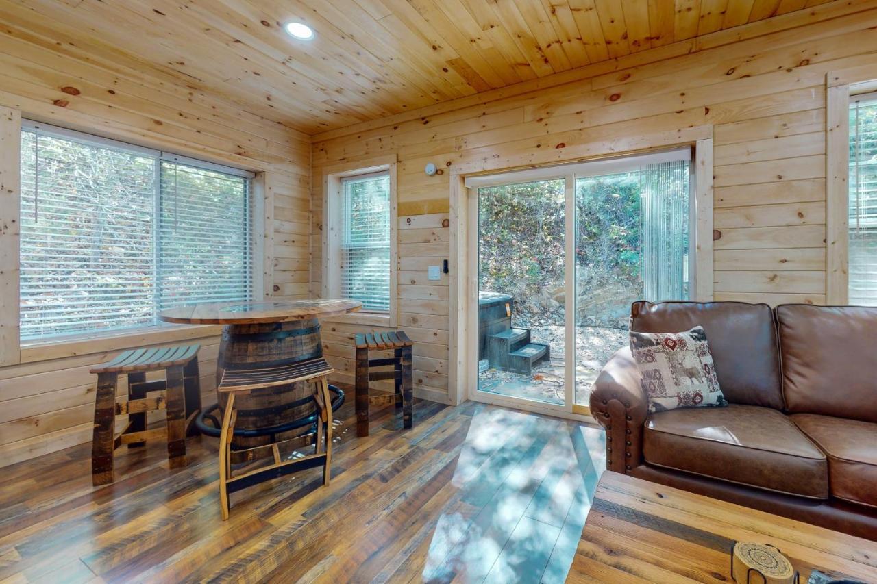 Whiskey Barrel Retreat Villa Sevierville Bagian luar foto